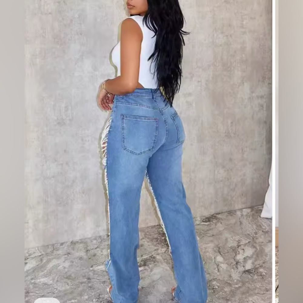 Pearl Embellished Jeans
Size L - Picture 3 of 7